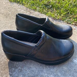 YUU BETHANEE BLACK TOOLED CLOG Ladies Sz 7